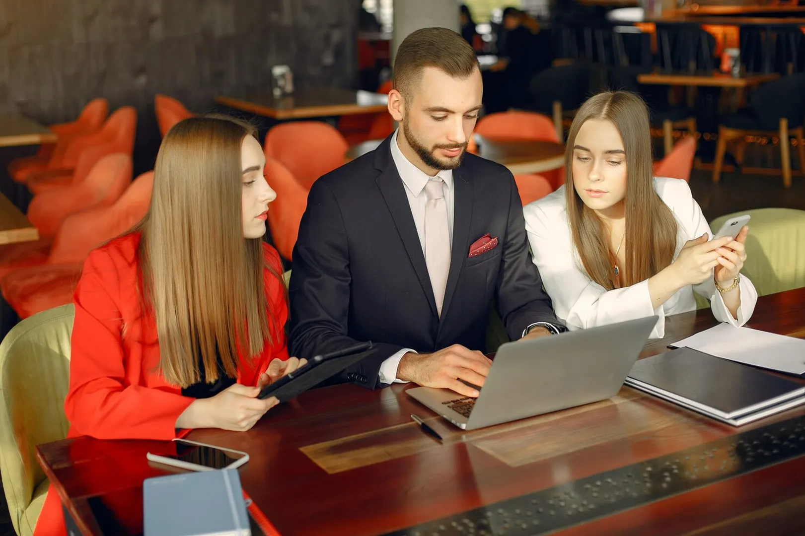 Lo que los gerentes de hoteles deben saber sobre los equipos de interpretación
